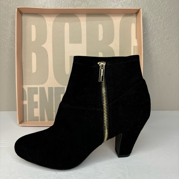 New BCBG Black 3” Comfort Heel Ankle Boots Bootie Side Zip Gold Hardware Size 9 - Picture 2 of 13